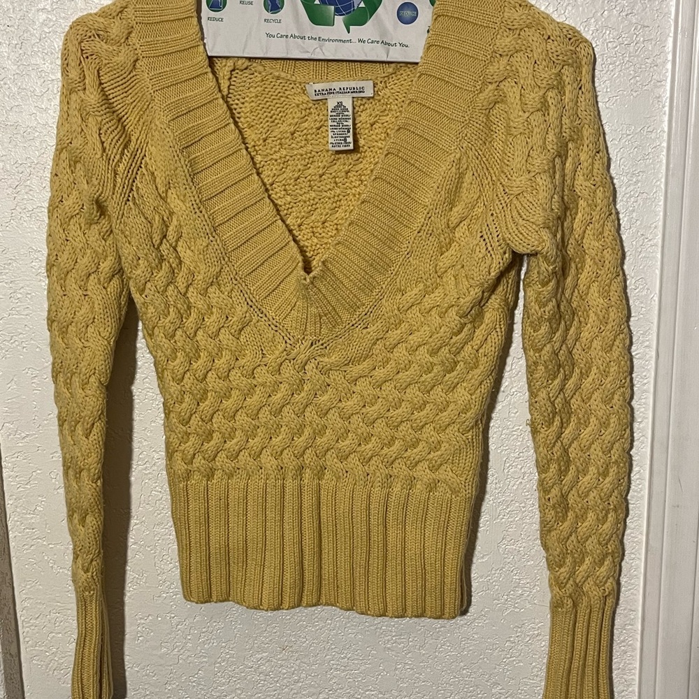 Yellow 🌼 Banana Republic chunky knit v-neck sweater XS